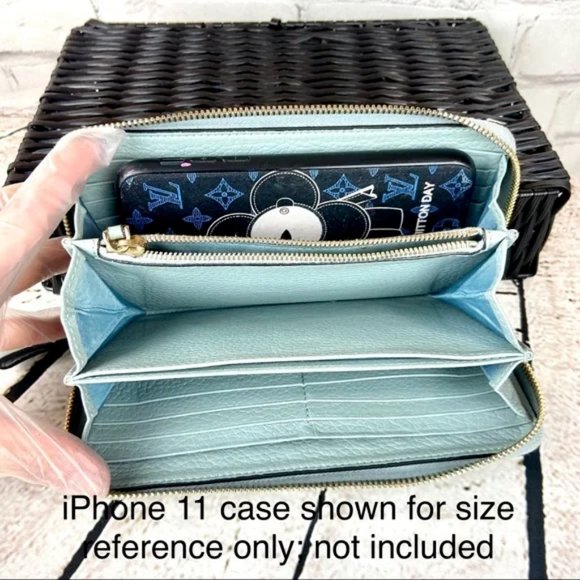 Valentino ROCKSTUD Garavani ZIPPY Zip around  long WALLET GREAT! - Picture 16 of 16